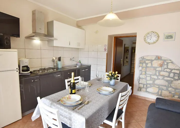 Grosse In Mit Grossem Garten Und Meerblick By Interhome Apartamento *