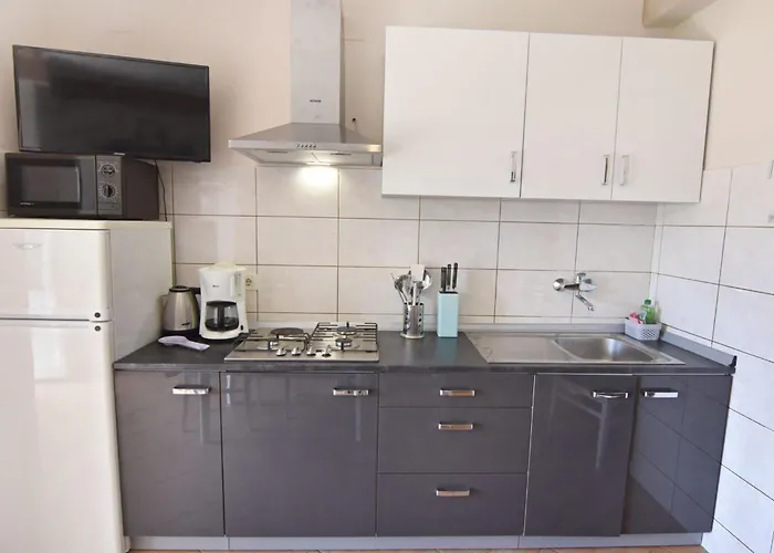 Apartamento Grosse In Mit Grossem Garten Und Meerblick By Interhome Umag