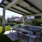 Grosse In Mit Grossem Garten Und Meerblick By Interhome Lejlighed *