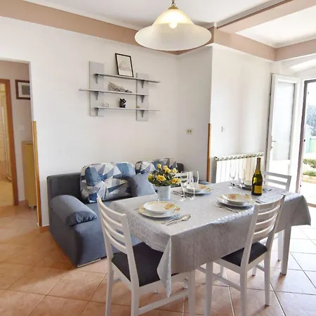 Appartamento Grosse In Mit Grossem Garten Und Meerblick By Interhome
