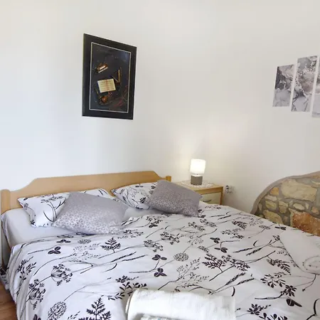 Appartamento Grosse In Mit Grossem Garten Und Meerblick By Interhome