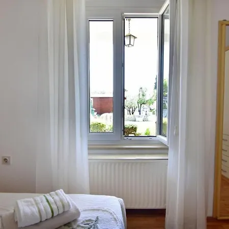 Grosse In Mit Grossem Garten Und Meerblick By Interhome Umago