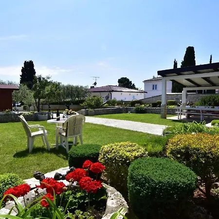 Grosse In Mit Grossem Garten Und Meerblick By Interhome Appartamento *