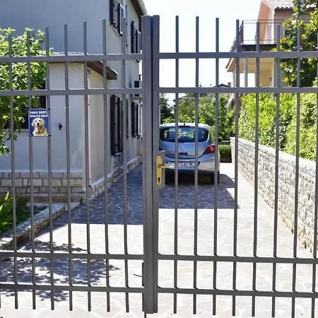 Grosse In Mit Grossem Garten Und Meerblick By Interhome Umago