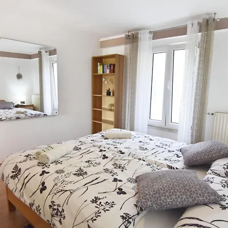 Grosse In Mit Grossem Garten Und Meerblick By Interhome Apartman Umag