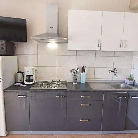 Апартаменты Grosse In Mit Grossem Garten Und Meerblick By Interhome Умаг