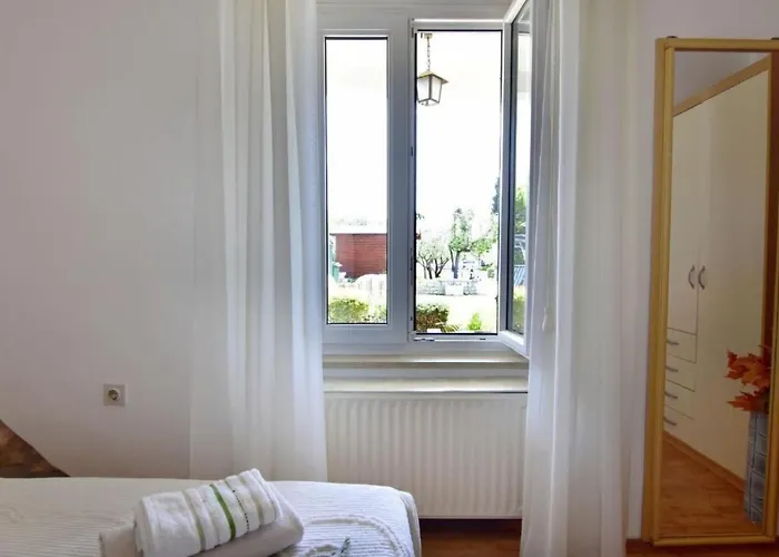 Grosse In Mit Grossem Garten Und Meerblick By Interhome Umag