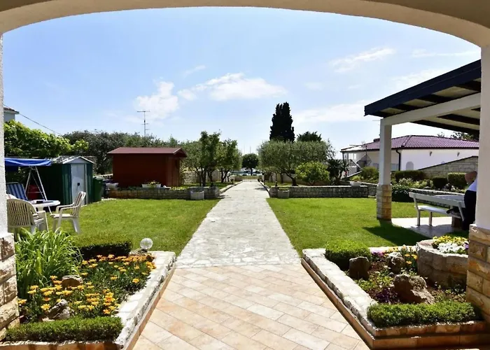 Grosse In Mit Grossem Garten Und Meerblick By Interhome *