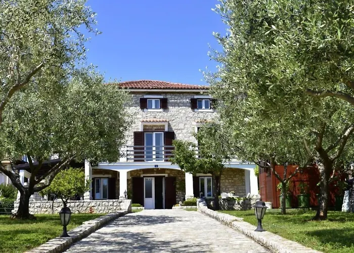 Grosse In Mit Grossem Garten Und Meerblick By Interhome Umag