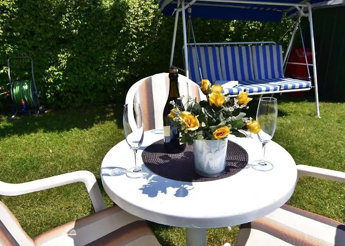 Grosse In Mit Grossem Garten Und Meerblick By Interhome Apartman