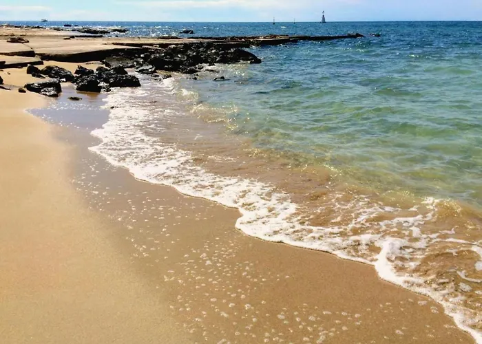 Grosse In Mit Grossem Garten Und Meerblick By Interhome